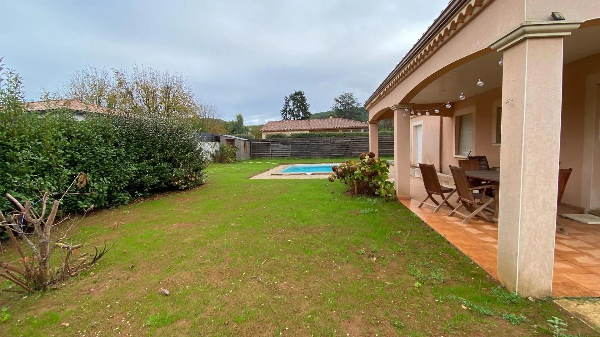 Villa Spacieuse Avec Piscine Prive , Vallee Du Lot Prayssac