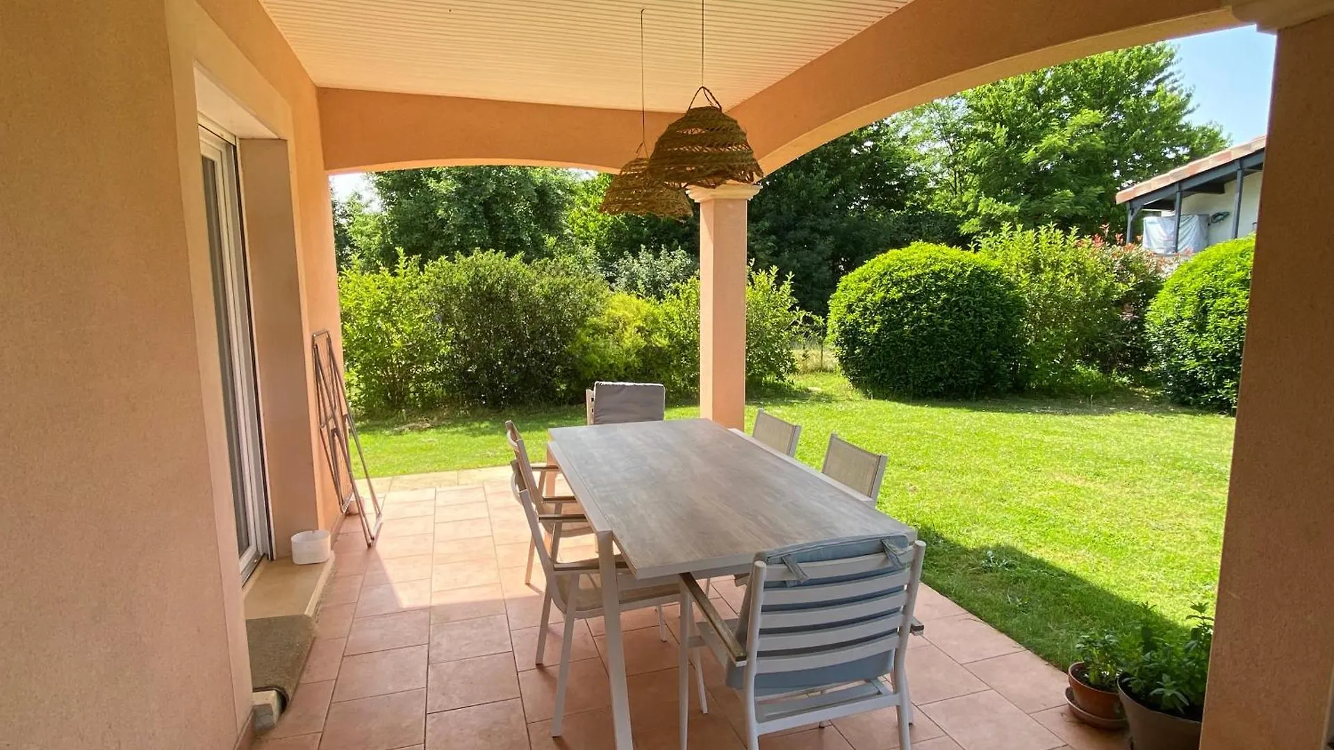 Villa Spacieuse Avec Piscine Prive , Vallee Du Lot Prayssac